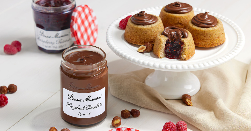 Raspberry Cakes with Hazelnut Chocolate Spread